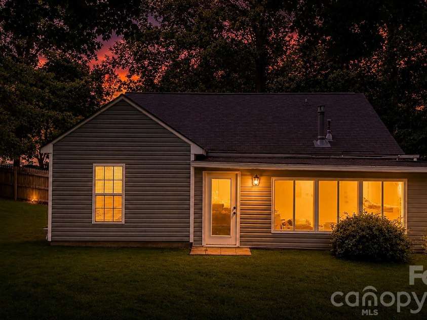 5050 Gibbons Link Road, Charlotte, NC 28269.  MLS# CAR4395941, YatesRealty ID 36113. Schedule Your Private Showing Today!