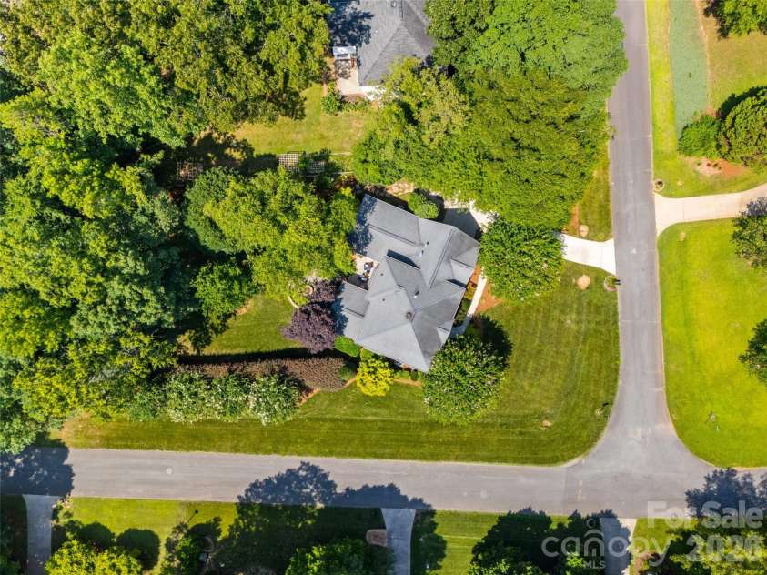 5301 Ravenglass Court, Waxhaw, NC 28173.  MLS# CAR4400032, YatesRealty ID 36114. Corner lot