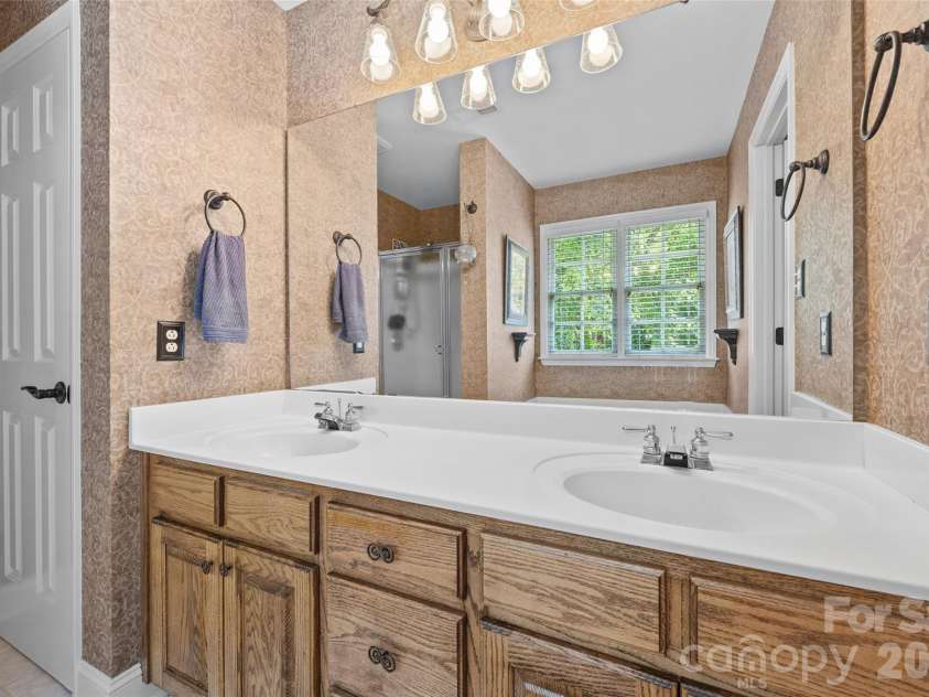 5301 Ravenglass Court, Waxhaw, NC 28173.  MLS# CAR4400032, YatesRealty ID 36114. Dual Sink Vanity