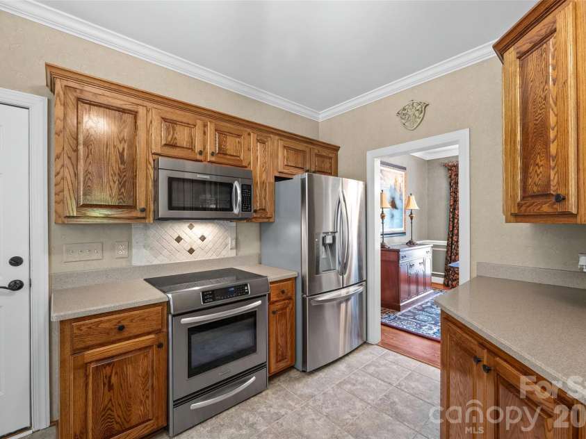 5301 Ravenglass Court, Waxhaw, NC 28173.  MLS# CAR4400032, YatesRealty ID 36114. Kitchen