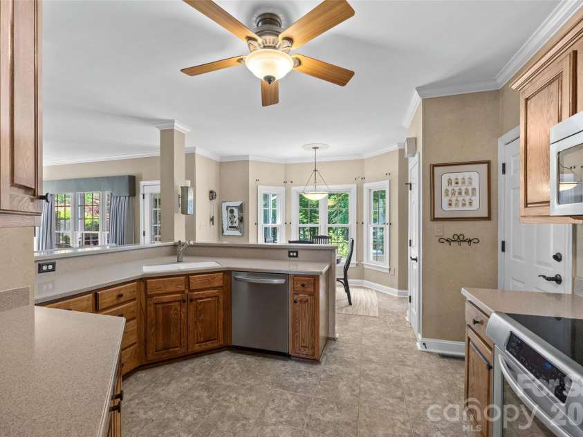 5301 Ravenglass Court, Waxhaw, NC 28173.  MLS# CAR4400032, YatesRealty ID 36114. Kittchen