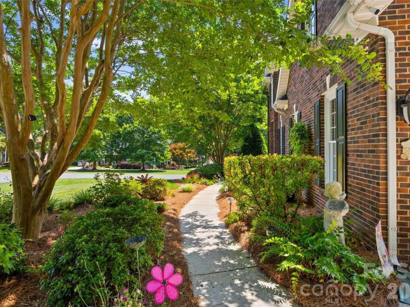 5301 Ravenglass Court, Waxhaw, NC 28173.  MLS# CAR4400032, YatesRealty ID 36114. Lead Walk