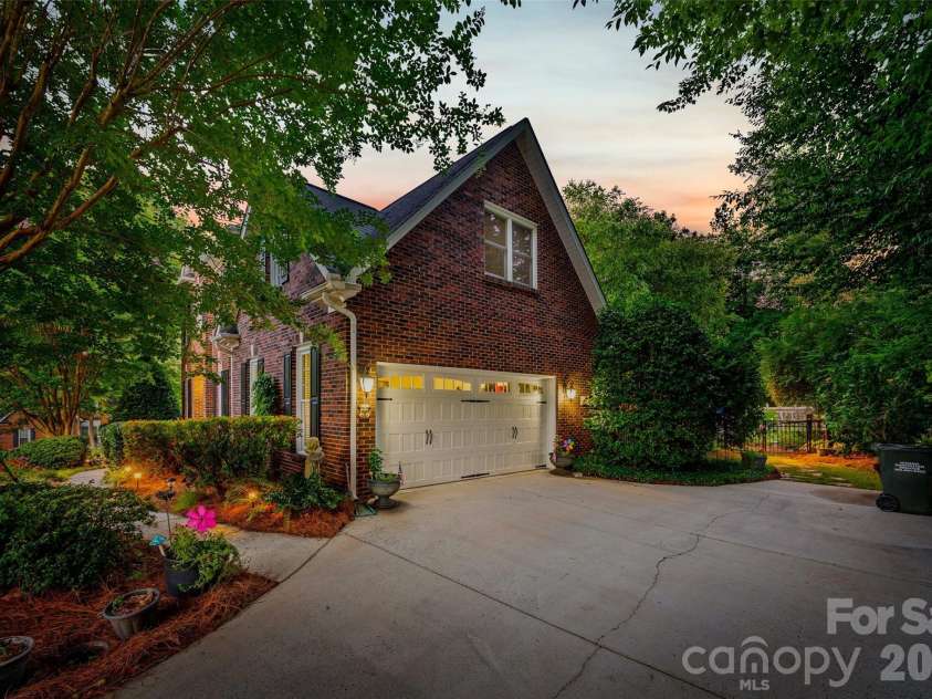 5301 Ravenglass Court, Waxhaw, NC 28173.  MLS# CAR4400032, YatesRealty ID 36114. Side load 2 car garage