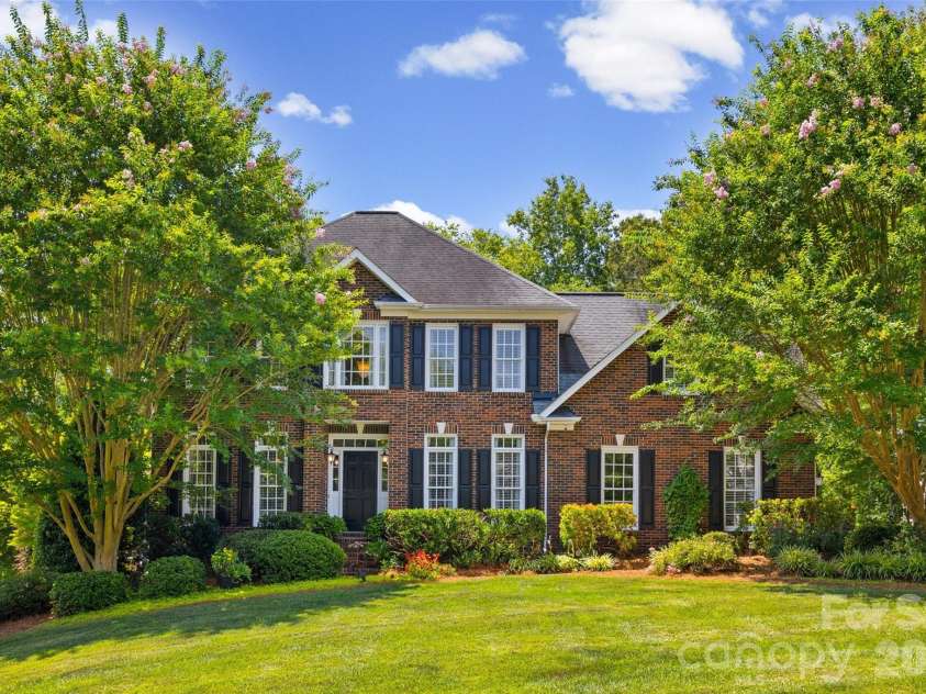 5301 Ravenglass Court, Waxhaw, NC 28173.  MLS# CAR4400032, YatesRealty ID 36114. Welcome to 5301 Ravenglass Court