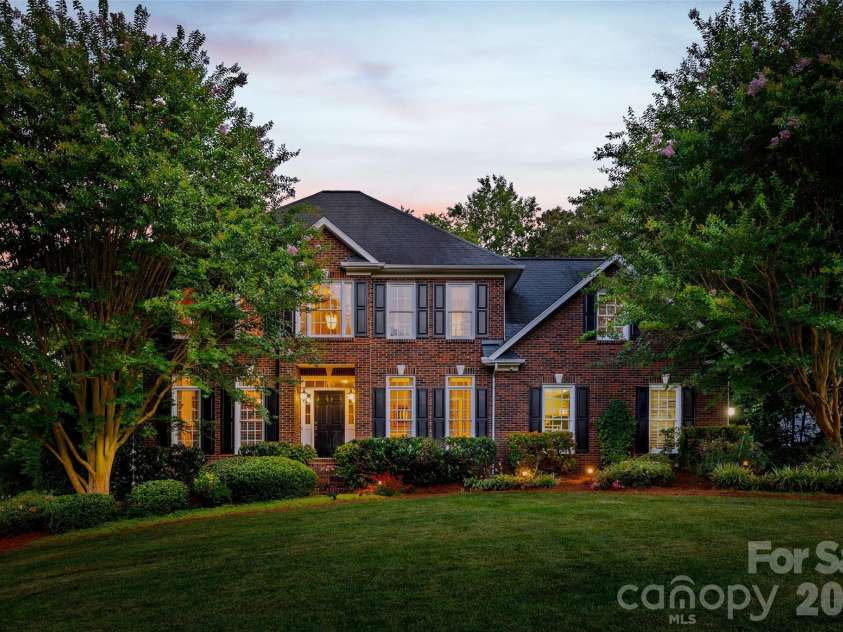 5301 Ravenglass Court, Waxhaw, NC 28173.  MLS# CAR4400032, YatesRealty ID 36114. Welcome to 5301 Ravenglass Court