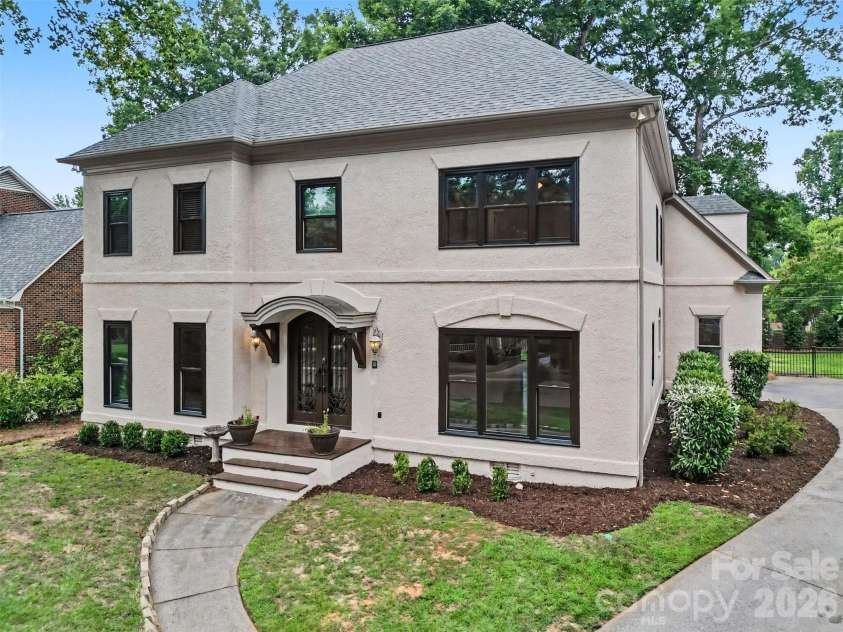 9408 Sardis Glen Drive, Matthews, NC 28105.  MLS# CAR4399691, YatesRealty ID 36115. 