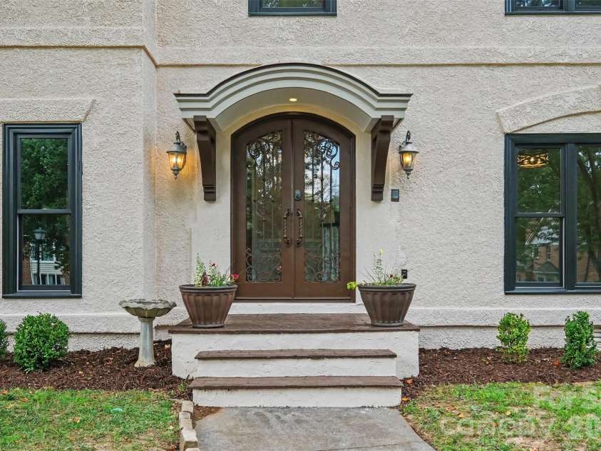 9408 Sardis Glen Drive, Matthews, NC 28105.  MLS# CAR4399691, YatesRealty ID 36115. 