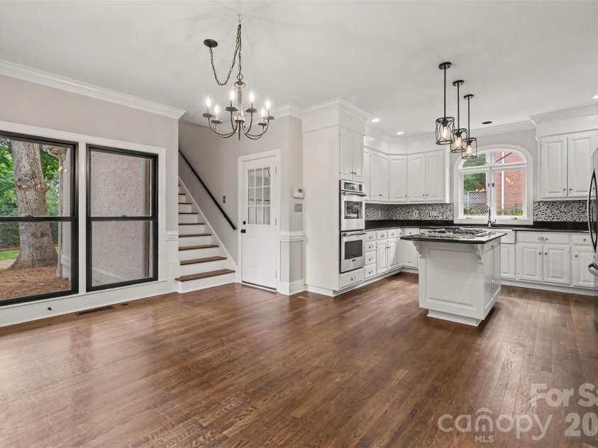 9408 Sardis Glen Drive, Matthews, NC 28105.  MLS# CAR4399691, YatesRealty ID 36115. 