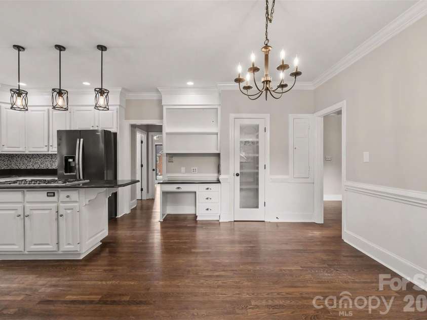 9408 Sardis Glen Drive, Matthews, NC 28105.  MLS# CAR4399691, YatesRealty ID 36115. 