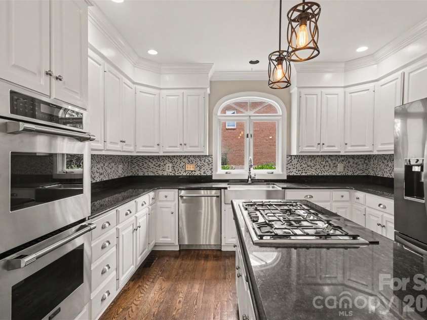 9408 Sardis Glen Drive, Matthews, NC 28105.  MLS# CAR4399691, YatesRealty ID 36115. 