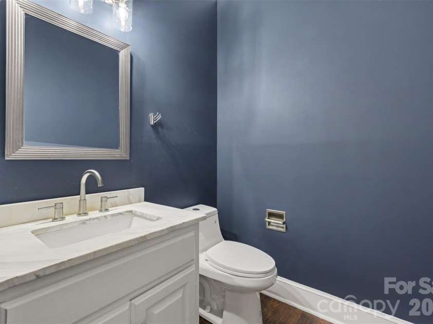 9408 Sardis Glen Drive, Matthews, NC 28105.  MLS# CAR4399691, YatesRealty ID 36115. 