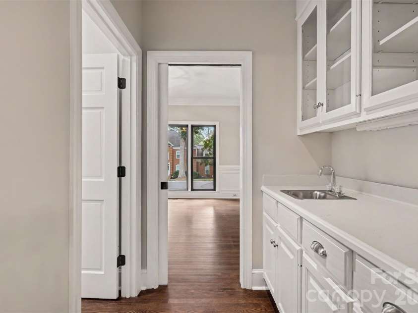 9408 Sardis Glen Drive, Matthews, NC 28105.  MLS# CAR4399691, YatesRealty ID 36115. 