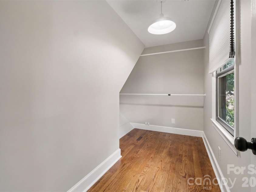 9408 Sardis Glen Drive, Matthews, NC 28105.  MLS# CAR4399691, YatesRealty ID 36115. 