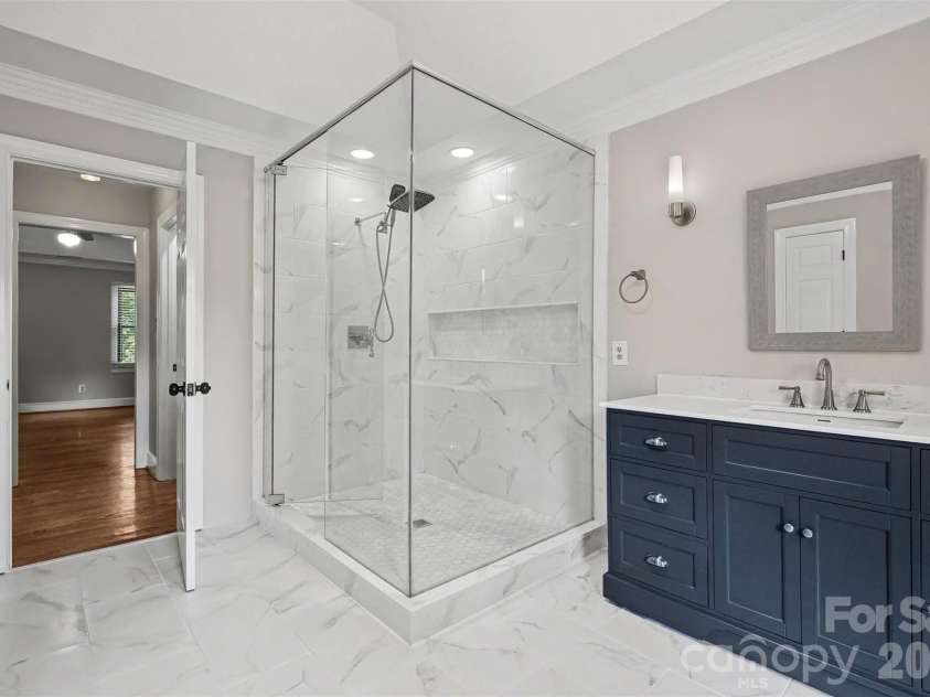 9408 Sardis Glen Drive, Matthews, NC 28105.  MLS# CAR4399691, YatesRealty ID 36115. 