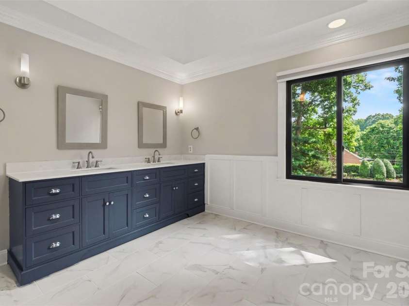 9408 Sardis Glen Drive, Matthews, NC 28105.  MLS# CAR4399691, YatesRealty ID 36115. 