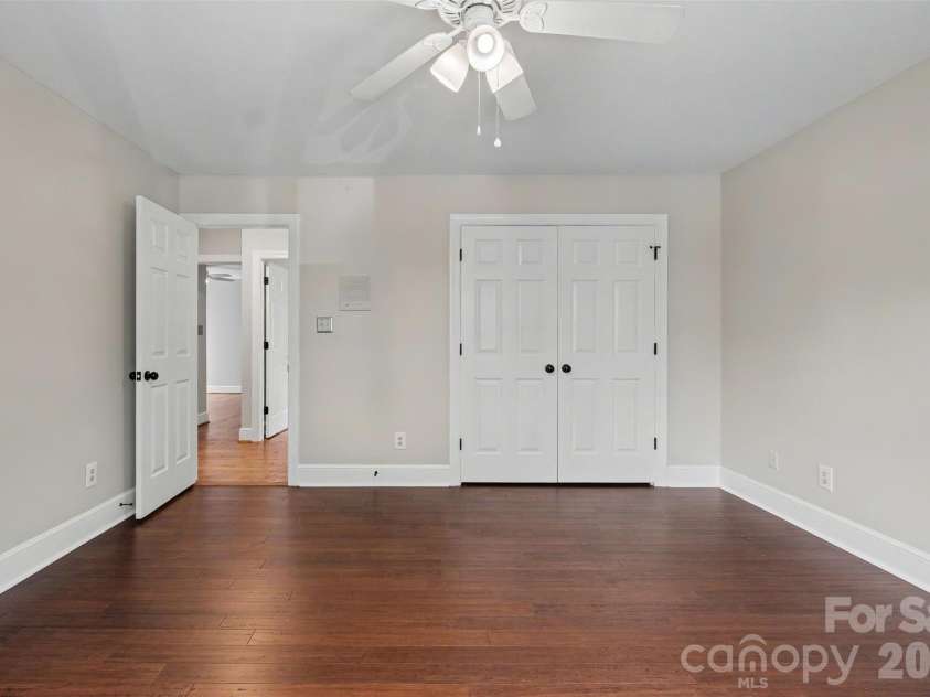 9408 Sardis Glen Drive, Matthews, NC 28105.  MLS# CAR4399691, YatesRealty ID 36115. 
