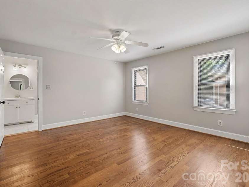 9408 Sardis Glen Drive, Matthews, NC 28105.  MLS# CAR4399691, YatesRealty ID 36115. 