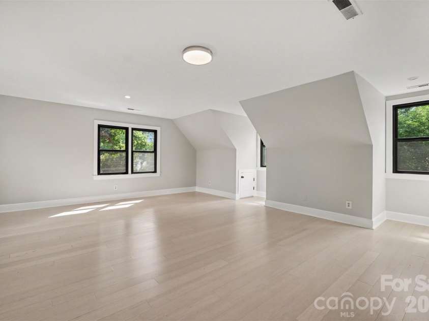9408 Sardis Glen Drive, Matthews, NC 28105.  MLS# CAR4399691, YatesRealty ID 36115. 