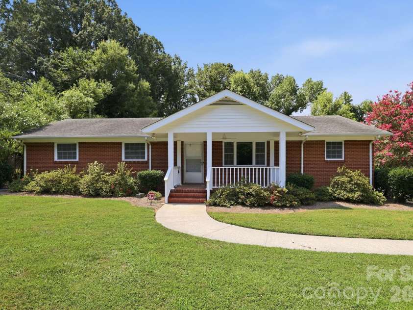 4020 Wilson Lane, Charlotte, NC 28206.  MLS# CAR4402474, YatesRealty ID 36116. 