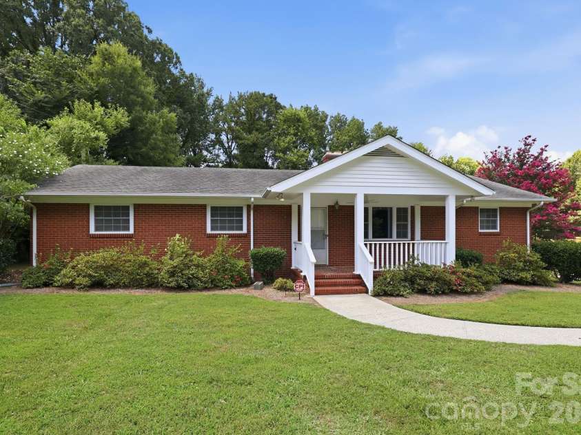 4020 Wilson Lane, Charlotte, NC 28206.  MLS# CAR4402474, YatesRealty ID 36116. 