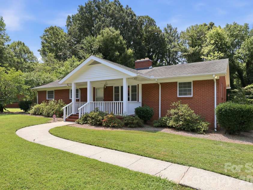 4020 Wilson Lane, Charlotte, NC 28206.  MLS# CAR4402474, YatesRealty ID 36116. 