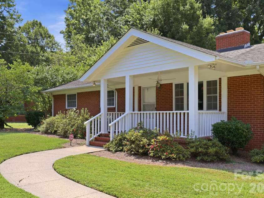 4020 Wilson Lane, Charlotte, NC 28206.  MLS# CAR4402474, YatesRealty ID 36116. 