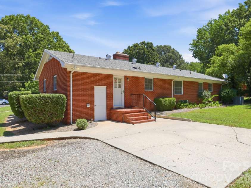 4020 Wilson Lane, Charlotte, NC 28206.  MLS# CAR4402474, YatesRealty ID 36116. 