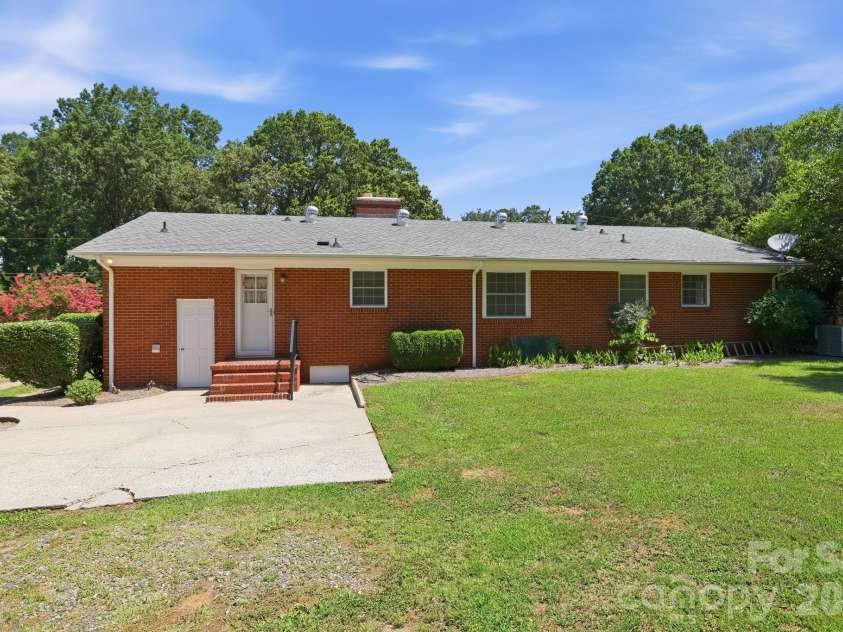 4020 Wilson Lane, Charlotte, NC 28206.  MLS# CAR4402474, YatesRealty ID 36116. 
