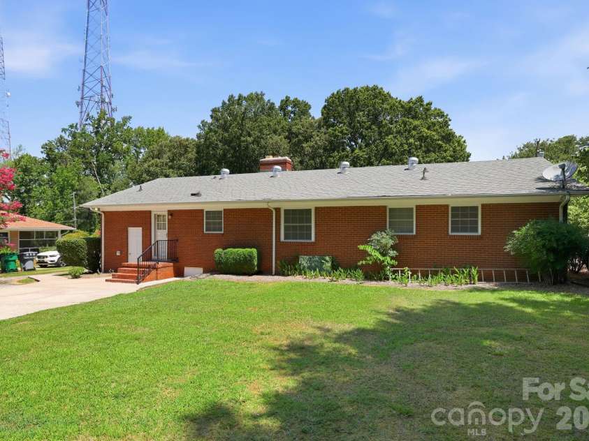 4020 Wilson Lane, Charlotte, NC 28206.  MLS# CAR4402474, YatesRealty ID 36116. 