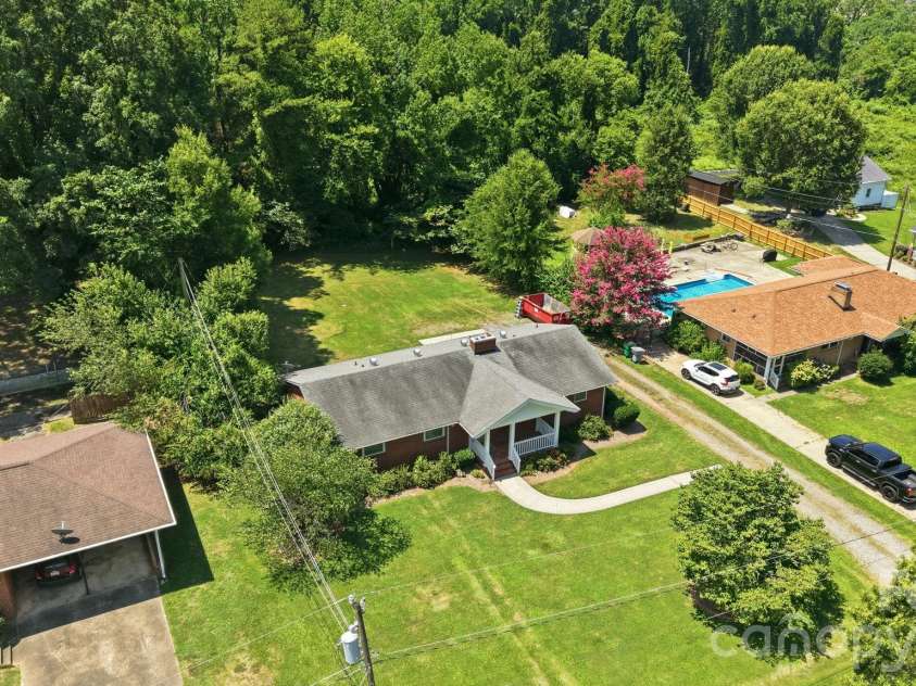 4020 Wilson Lane, Charlotte, NC 28206.  MLS# CAR4402474, YatesRealty ID 36116. 