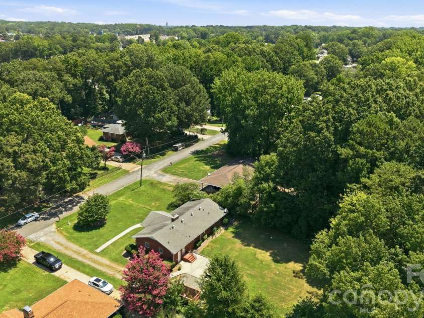 4020 Wilson Lane, Charlotte, NC 28206.  MLS# CAR4402474, YatesRealty ID 36116. 