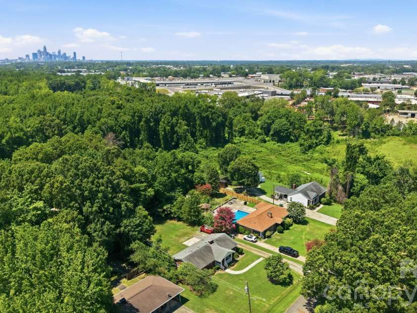 4020 Wilson Lane, Charlotte, NC 28206.  MLS# CAR4402474, YatesRealty ID 36116. 