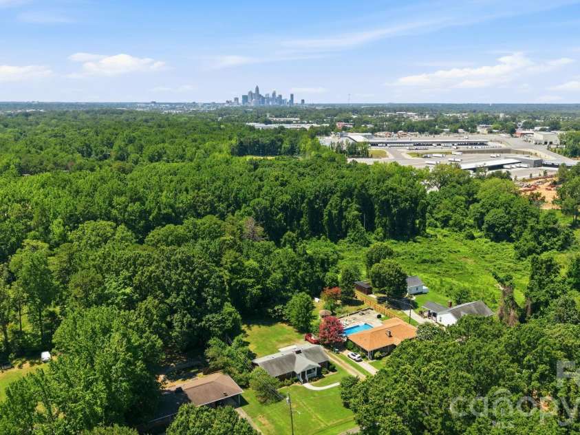 4020 Wilson Lane, Charlotte, NC 28206.  MLS# CAR4402474, YatesRealty ID 36116. 