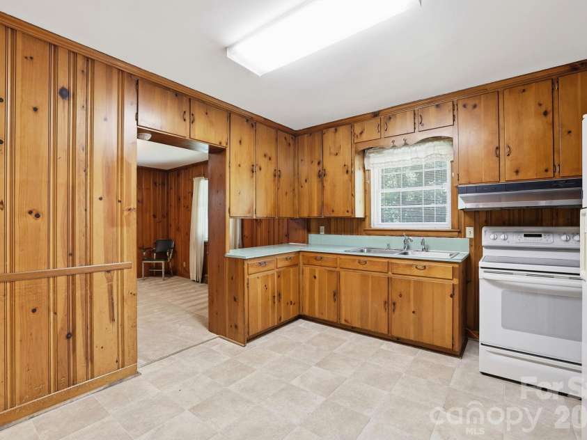 4020 Wilson Lane, Charlotte, NC 28206.  MLS# CAR4402474, YatesRealty ID 36116. Kitchen with New Floors