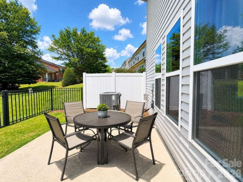 4752 Mount Royal Lane, Charlotte, NC 28210.  MLS# CAR4400092, YatesRealty ID 36117. 