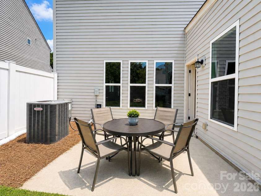 4752 Mount Royal Lane, Charlotte, NC 28210.  MLS# CAR4400092, YatesRealty ID 36117. 