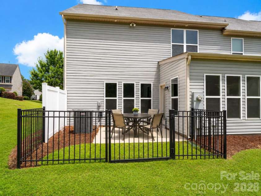 4752 Mount Royal Lane, Charlotte, NC 28210.  MLS# CAR4400092, YatesRealty ID 36117. 