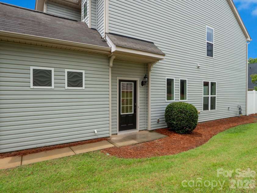 4752 Mount Royal Lane, Charlotte, NC 28210.  MLS# CAR4400092, YatesRealty ID 36117. 