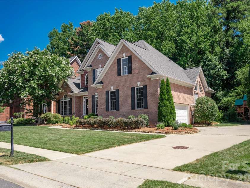 7102 Edenderry Drive, Charlotte, NC 28270.  MLS# CAR4402516, YatesRealty ID 36118. 