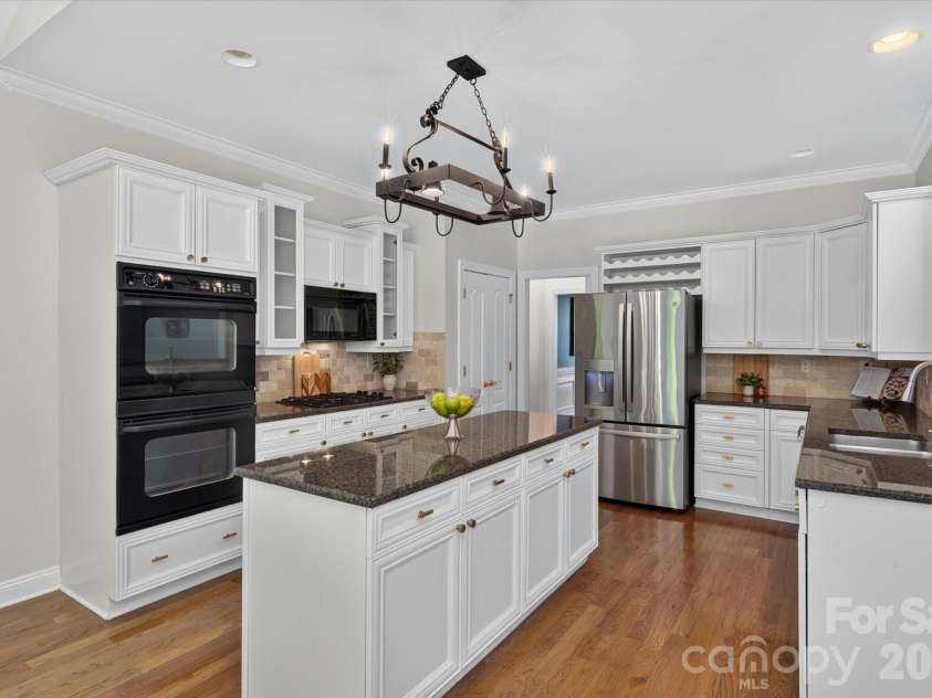 7102 Edenderry Drive, Charlotte, NC 28270.  MLS# CAR4402516, YatesRealty ID 36118. 