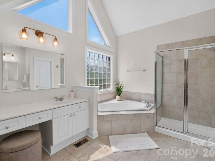 7102 Edenderry Drive, Charlotte, NC 28270.  MLS# CAR4402516, YatesRealty ID 36118. 