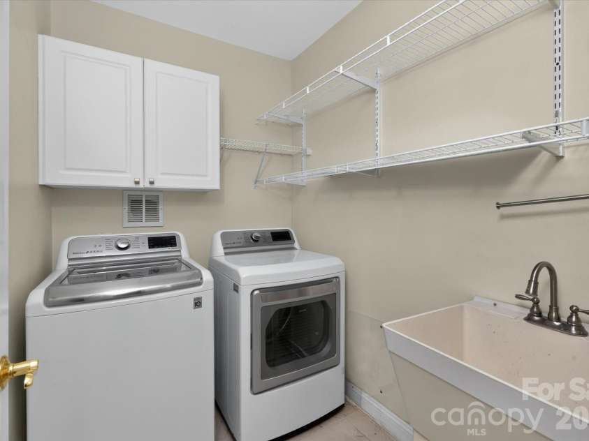 7102 Edenderry Drive, Charlotte, NC 28270.  MLS# CAR4402516, YatesRealty ID 36118. 