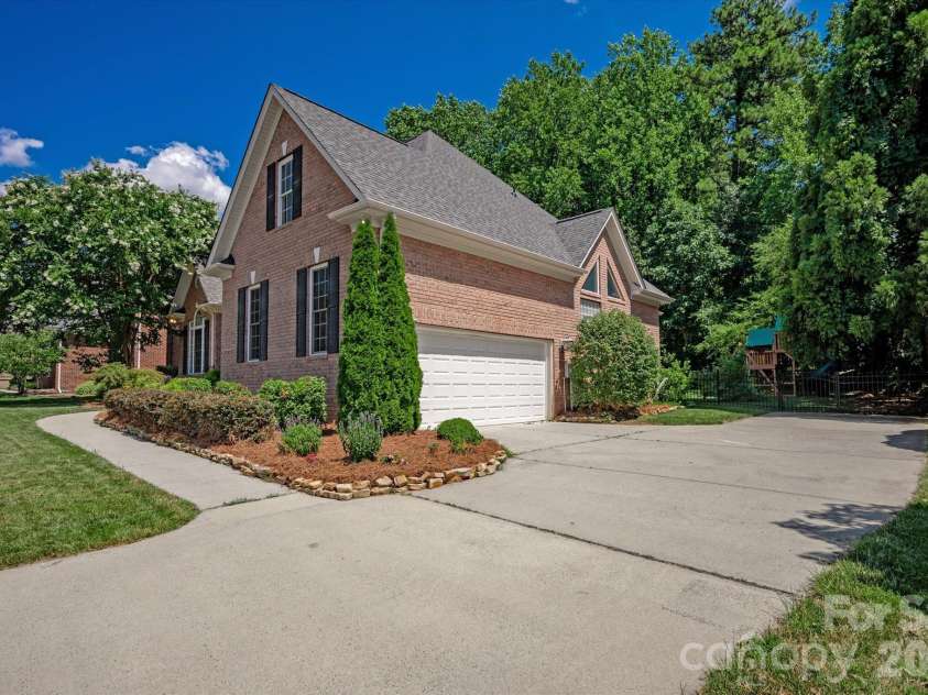 7102 Edenderry Drive, Charlotte, NC 28270.  MLS# CAR4402516, YatesRealty ID 36118. 