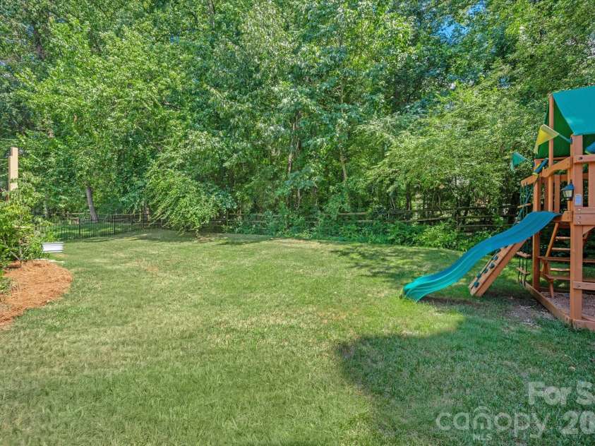 7102 Edenderry Drive, Charlotte, NC 28270.  MLS# CAR4402516, YatesRealty ID 36118. 