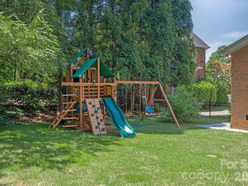 7102 Edenderry Drive, Charlotte, NC 28270.  MLS# CAR4402516, YatesRealty ID 36118. 