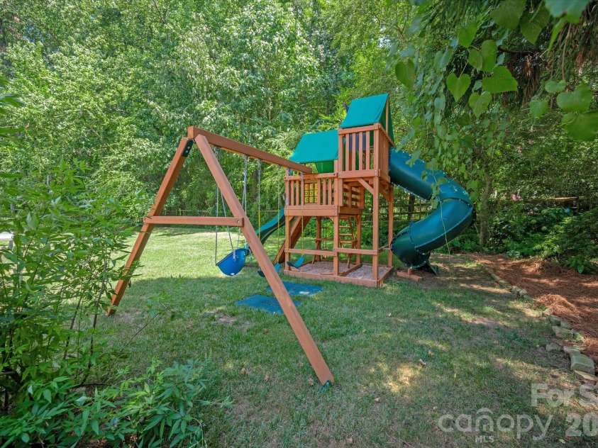 7102 Edenderry Drive, Charlotte, NC 28270.  MLS# CAR4402516, YatesRealty ID 36118. 
