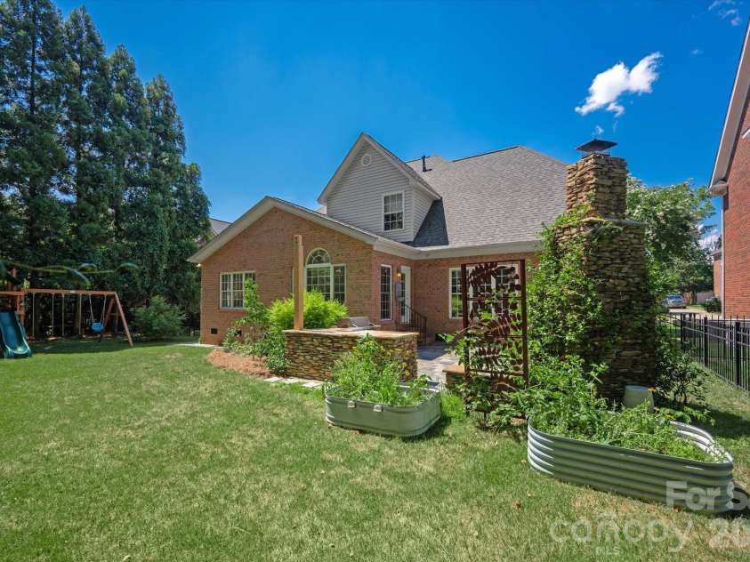 7102 Edenderry Drive, Charlotte, NC 28270.  MLS# CAR4402516, YatesRealty ID 36118. 