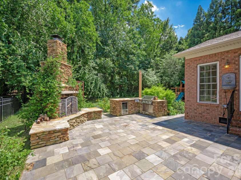 7102 Edenderry Drive, Charlotte, NC 28270.  MLS# CAR4402516, YatesRealty ID 36118. 