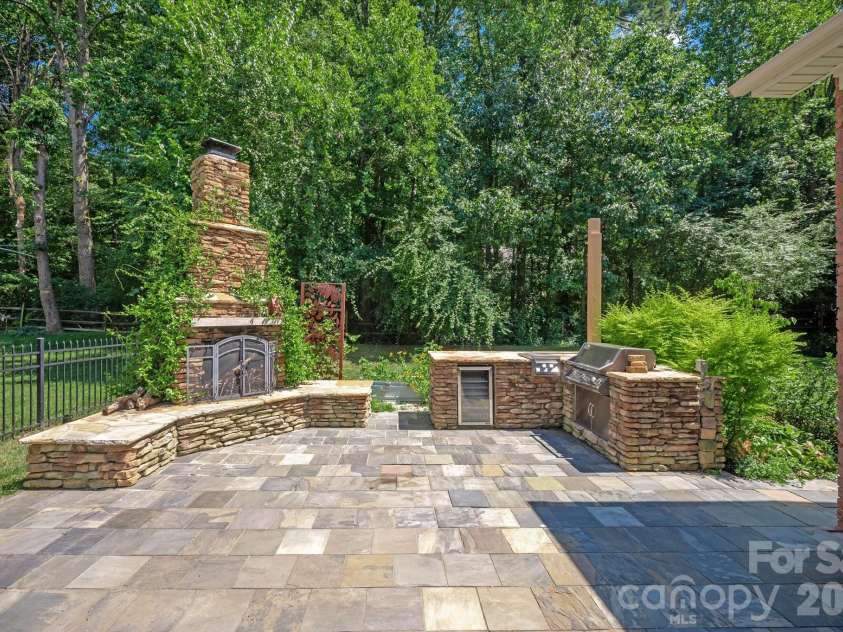 7102 Edenderry Drive, Charlotte, NC 28270.  MLS# CAR4402516, YatesRealty ID 36118. 