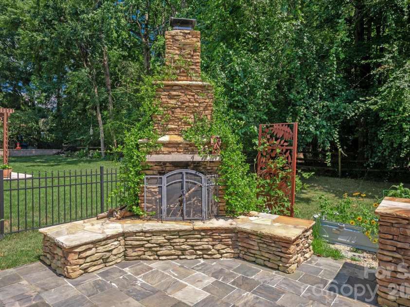 7102 Edenderry Drive, Charlotte, NC 28270.  MLS# CAR4402516, YatesRealty ID 36118. 